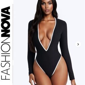 Fashion Nova 🖤🤍 Night Mode Ribbed Contrast Trim plunge Bodysuit - Black/White